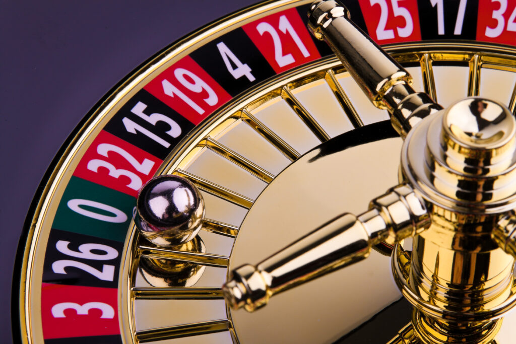 Det grønne nul er i fokus på denne roulette.