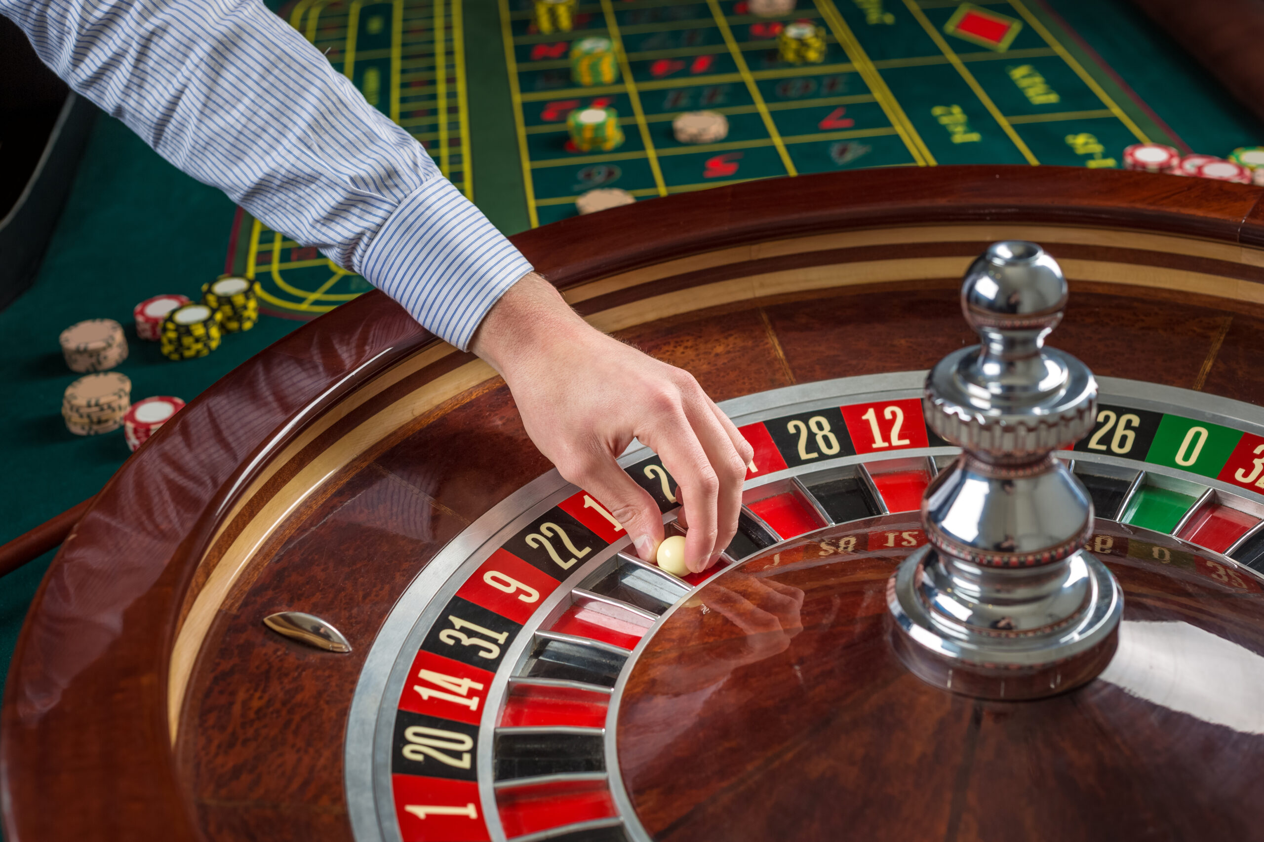 Et spil roulette starter. Bolden kastes om lidt.